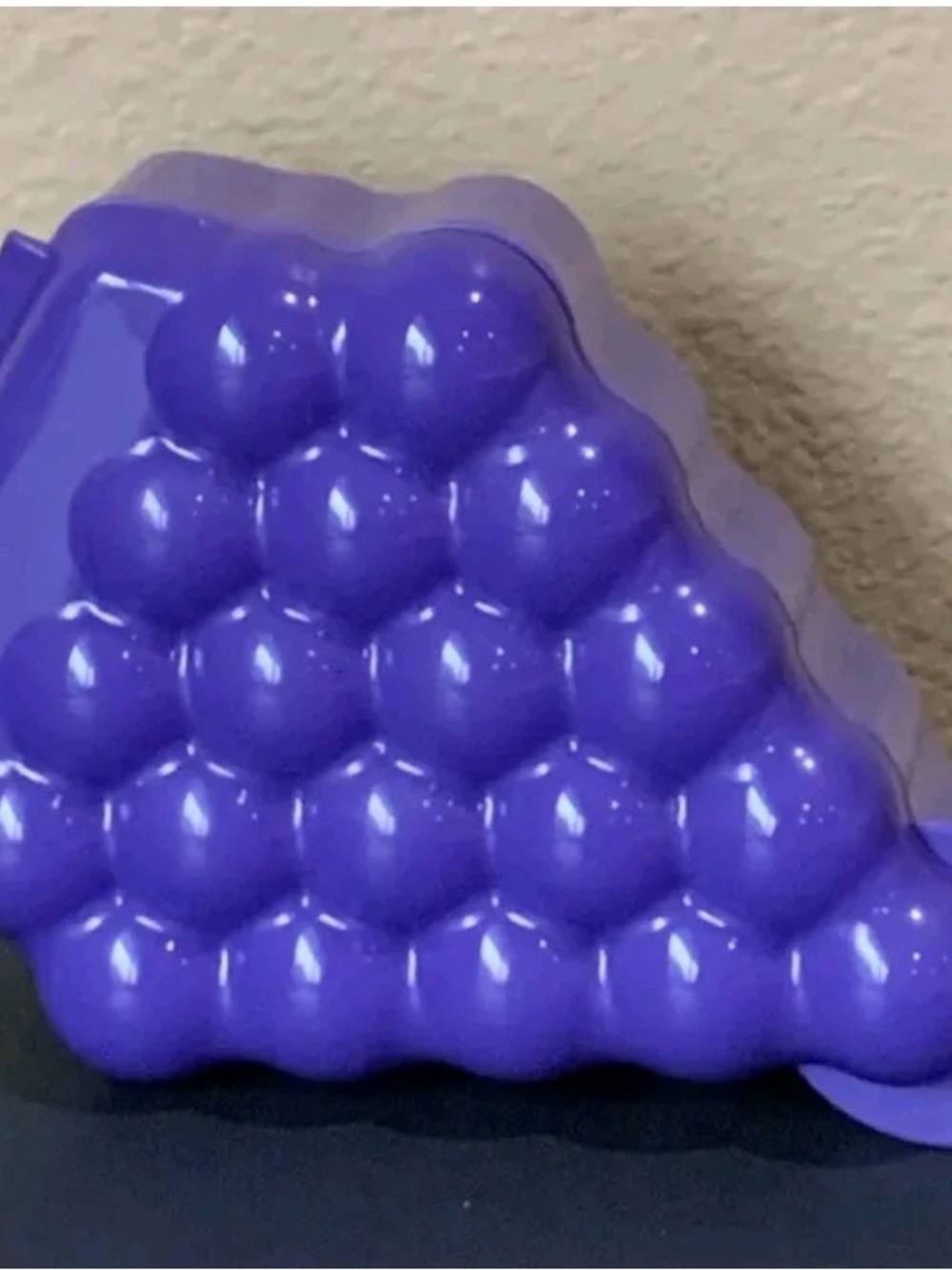 Tupperware Forget Me Not Grape Keeper Snack Container Purple Grapes